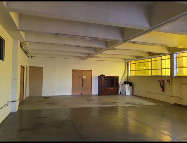 300M² FACTORY RENTED IN TRIANGLE FARM